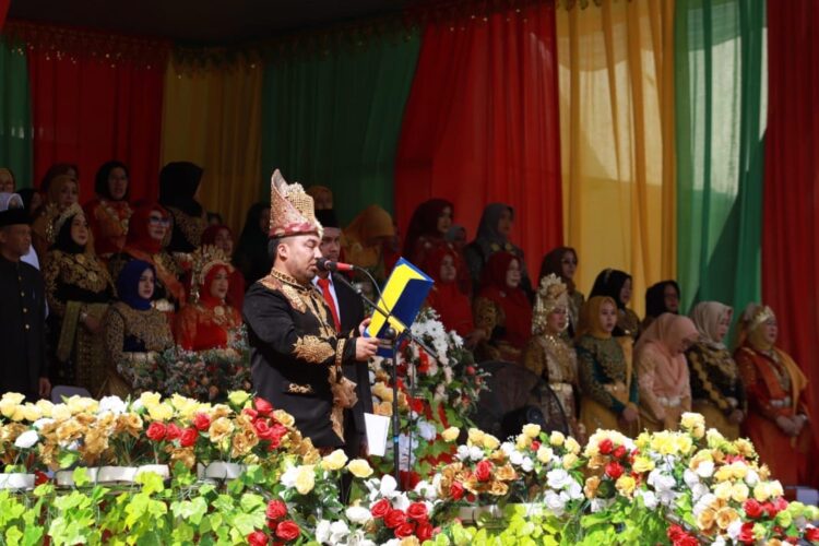 Upacara peringatan HUT ke-39 Kota Jantho di Lapangan Bungong Jeumpa, Kota Jantho, Rabu pagi (3/5). Pj Bupati Aceh Besar Muhammad Iswanto bertindak selaku inspektur upacara