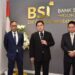 Menteri BUMN Erick Thohir didampingi Direktur Utama Bank Syariah Indonesia Hery Gunardi