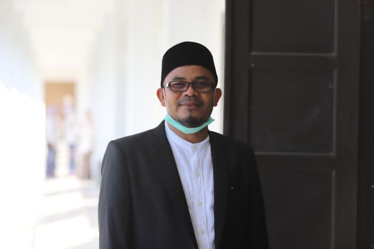 Pimpinan Dayah Daruzzadin Aceh Besar Dr Tgk Abdurrazak Lc