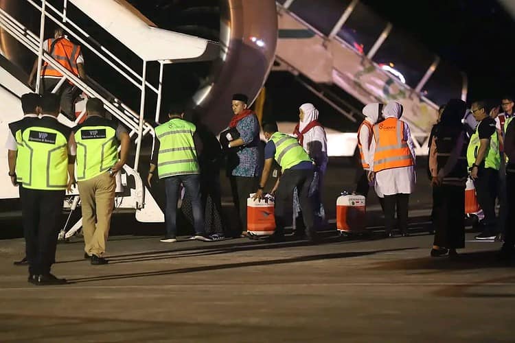 393 jamaah haji Aceh kloter BTJ-02 telah diberangkatkan ke Madinah, Kamis, 25 Mei 2023 melalui Bandara Sultan Iskandar Muda, Blang Bintang Aceh Besar