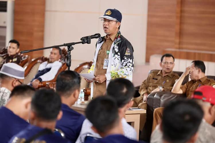 Asisten Administrasi Umum Sekda Aceh Dr Iskandar AP membuka Seleksi Atlet Pornas XIV KORPRI Tingkat Nasional se-Aceh di Stadion Harapan Bangsa Lhoong Raya, Banda Aceh, Senin (29/5)