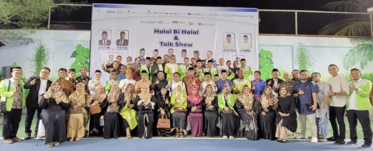 Masyarakat Ekonomi Syariah (MES) Aceh menggelar halal bihalal dan talkshow “Ekonomi Syariah VS Kemiskinan di Aceh”, Sabtu malam, 13 Mei 2023 di Lapangan ATC Gemilang, Lampaseh, Banda Aceh