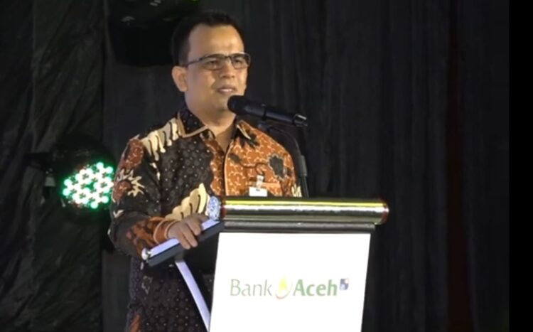 Dirut Bank Aceh Syariah Muhammad Syah menyampaikan sambutan pada Gathering Bank Aceh Syariah bersama Badan Pengelolaan Keuangan Daerah se-Aceh, di Hotel Hermes Palace, Banda Aceh, Senin (22/5)