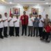 Pj Gubernur Aceh Achmad Marzuki foto bersama dengan Menpora Dito Ariotedjo dan Ketua Umum KONI Pusat Marciano Norman, usai menggelar pertemuan di Kantor Kemenpora, Rabu, 7 Juni 2023