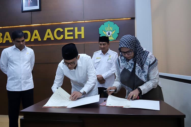 FTK UIN Ar-Raniry menandatangani naskah kerja sama dengan dengan sejumlah Dinas Pendidikan dan Kebudayaan Kabupaten/Kota di Aceh, terkait pelaksanaan Program Pendidikan Profesi Guru tahun 2023