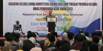 Plh Kadis Pendidikan Aceh Asbaruddin membuka LKS SMK Tingkat Provinsi Aceh tahun 2023, Senin malam (19/6)