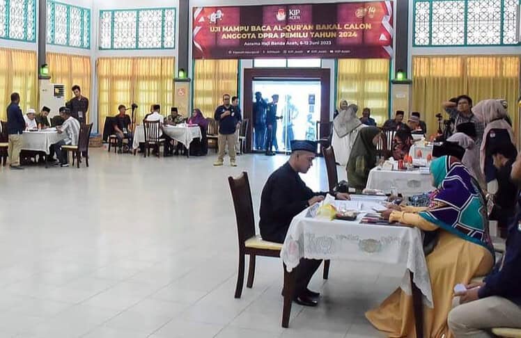 Bacaleg DPRA Pemilu 2024 mengikuti uji mampu baca Al-Qur'an di Asrama Haji Embarkasi Aceh
