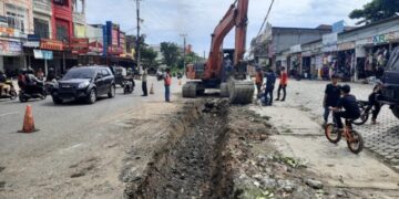 Pelebaran Jalan Hasan Saleh di Gampong Neusu Aceh-Neusu Jaya saat ini mulai dikerjakan oleh Pemerintah Kota Banda Aceh dengan anggaran APBN Rp 10 miliar