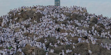 Jutaan umat Islam dari seluruh dunia melaksanakan wukuf di Jabal Rahmah, Arafah, Arab Saudi, Selasa (27/6/2023)