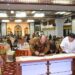 Pj Gubernur Aceh Achmad Marzuki menandatangani nota kesepakatan Pemerintah Aceh dengan para Direktur dari 10 Rumah Sakit vertikal Kemenkes bersama Pengampuan Layanan Prioritas Tahun 2023 di Restoran Meuligoe Gubernur Aceh, Selasa (27/6)