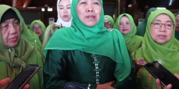 Ketua Umum Pengurus Pusat Muslimat Nahdlatul Ulama Khofifah Indar Parawansa saat menghadiri pelantikan dan rakerwil Muslimat NU Aceh, di Anjong Mon Mata Banda Aceh, Sabtu (8/7)