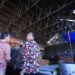 Pj Wali Kota Banda Aceh Amiruddin meninjau Pasar Al Mahirah Lamdingin yang rusak dan bocor atapnya, Kamis (20/7)