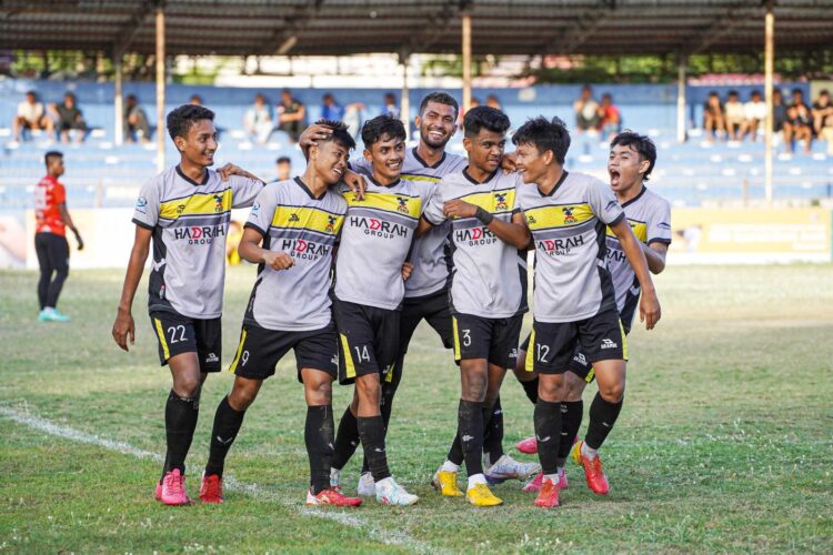 Pemain PSKD Kajhu melakukan selebrasi usai mencetak gol ke gawang Rimueng Meuaneuk FC di Stadion H Dimurthala Lampineung Banda Aceh, Senin sore (24/7)