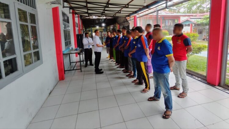 Lapas Kelas IIB Idi, Aceh Timur melaksanakan pencegahan narkoba dengan melakukan tes urine bagi Warga Binaan Pemasyarakatan atau narapidana pada Rabu (23/8)