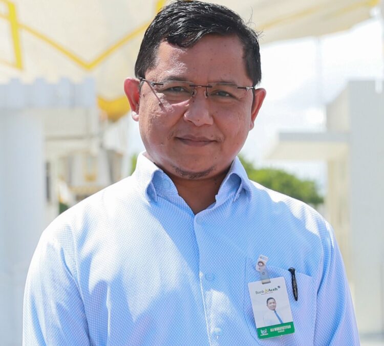 Pemimpin Divisi Sekretariat Perusahaan Bank Aceh Syariah Ali Muhayat Syah