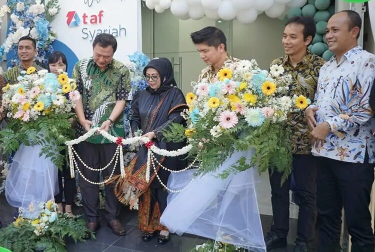 Perusahaan pembiayaan PT Toyota Astra Financial Services meresmikan pembukaan kantor cabang syariah pertama di Jalan Mr Mohd Hasan, Lueng Bata, Banda Aceh, Rabu (2/8)