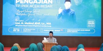 Tgk H Masrul Aidi Lc mengisi Halaqah Pengajian TP-PKK Kabupaten Aceh Besar pertemuan ke-25 di Meuligoe Bupati Aceh Besar, Jantho, Selasa siang (12/9)