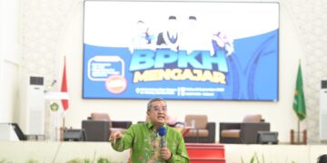 Anggota BPKH Amri Yusuf memberikan kuliah umum dan literasi seputar pengelolaan keuangan haji pada acara BPKH Mengajar di UIN Ar-Raniry Banda Aceh
