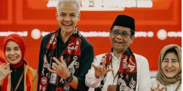 Pasangan bakal calon presiden dan calon wakil presiden Ganjar Pranowo dan Mahfud MD resmi mendaftar ke KPU, Kamis (19/10)