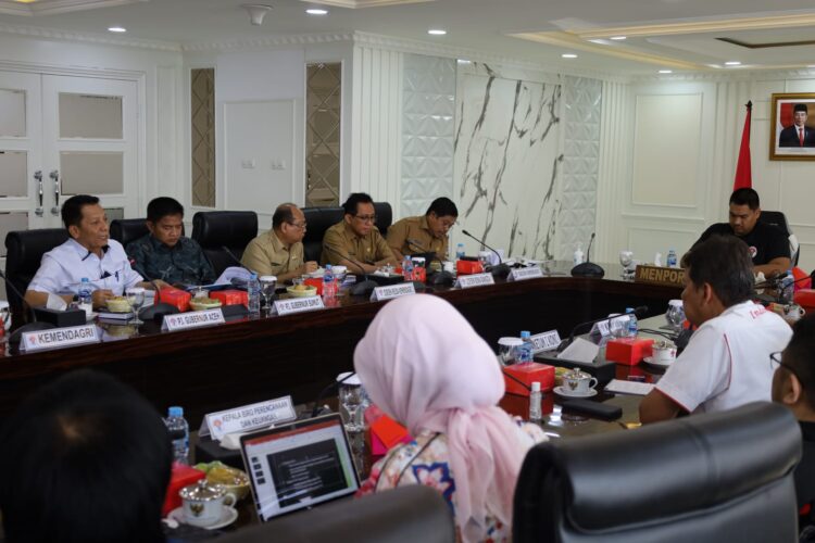 Pj Gubernur Aceh Achmad Marzuki dan Pj Gubernur Sumut Hassanudin serta Kementerian terkait menghadiri rapat lanjutan pembahasan persiapan PON Aceh-Sumut 2024 yang dipimpin Menpora Dito Ariotedjo di ruang rapat Kemenpora RI, Jakarta, Selasa (10/10)