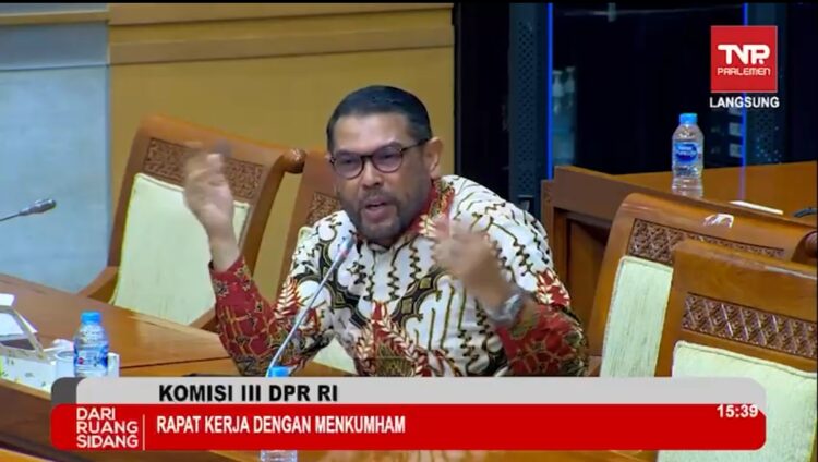 Anggota Komisi III DPR-RI M Nasir Djamil dalam rapat kerja bersama Menkumham Yasonna Laoly, Selasa (21/11) secara langsung menyampaikan permasalahan pengungsi Rohingya yang terus berdatangan di Aceh