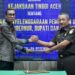 Kajati Aceh Drs Joko Purwanto SH dan Ketua KIP Aceh Saiful menandatangani perjanjian kerja sama Rabu (7/12) di ruang rapat Kejati Aceh