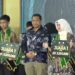 Asintel Kejati Aceh Mukhzan SH MH foto bersama Muhammad Fitrah Aulia dan Luthfia Rahmah asal Kota Sabang yang terpilih sebagai Duta Pelajar Sadar Hukum Aceh Tahun 2023, Sabtu malam (9/12)