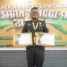 Kajari Bireuen Munawal Hadi SH MH menerima dua penghargaan dari Kajati Aceh Joko Purwanto SH atas capaian kinerja terbaik Tahun 2023