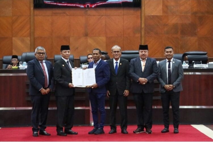 DPRA bersama Pemerintah Aceh akhirnya sepakat dan mengesahkan APBA 2024 dengan Qanun yakni sebesar Rp 11,721 triliun, Senin malam (18/12)