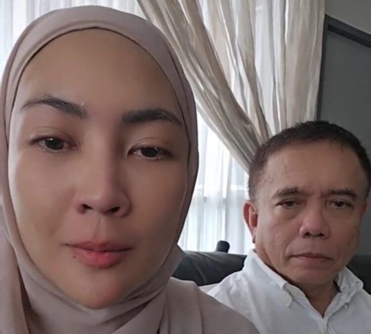Mantan model Fenny Steffy Burase mengumumkan perceraian dengan mantan Gubernur Aceh Irwandi Yusuf