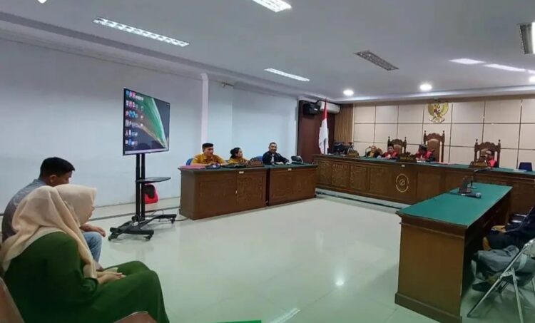 JPU Kejari Bireuen membaca tuntutan 2 tahun penjara terhadap Terdakwa SM dan F dalam perkara korupsi Dana SPP PNPM Mandiri Gandapura Bireuen Tahun 2019 s/d 2023 di PN Tipikor Banda Aceh, Rabu (3/1/2024)