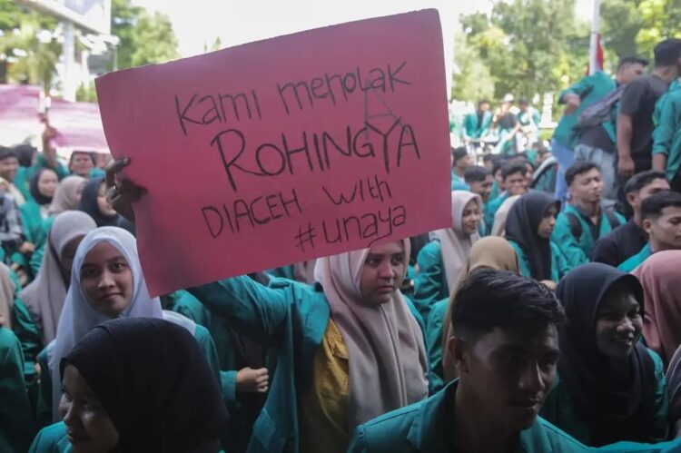 Aparat kepolisian mencatat, terhitung sejak 8 Desember 2023—5 Januari 2024 terdapat 21 aksi penolakan dari masyarakat dan mahasiswa terhadap imigran Rohingya yang masuk ke Aceh
