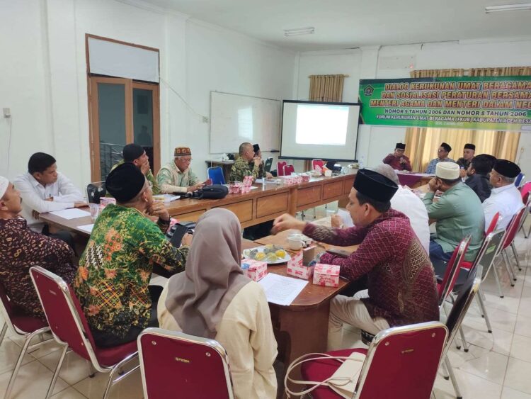 FKUB dan Kemenag Aceh Besar mengadakan dialog kerukunan umat beragama dan sosialisasi peraturan bersama Menteri Agama dan Menteri Dalam Negeri Nomor 9 tahun 2006 dan Nomor 8 tahun 2006 di aula kantor Camat Ingin Jaya, Lambaro, Rabu (17/1)