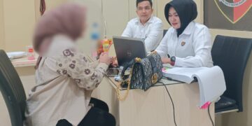 Penyidik Subdit Siber Ditreskrimsus Polda Aceh memeriksa Cut Bul sebagai tersangka