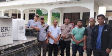 PPS Gampong Lamlheu Kecamatan Sukamakmur didampingi Linmas dan Polisi mengantar Kotak Suara ke Kecamatan, Kamis (15/02/2024)
