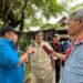 Menteri LHK Siti Nurbaya menjawab Ketua PWI Aceh, Nasir Nurdin di sela-sela menghadiri penanaman mangrove di Muara Angke, Jakarta Utara dalam rangka peringatan HPN) 2024, Sabtu (17/2)