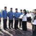 Pj Bupati Aceh Besar Muhammad Iswanto menyerahkan SK perpanjangan Guru PPPK dan Guru Kontrak jajaran Dinas Pendidikan dan Kebudayaan Aceh Besar, Senin (19/2)