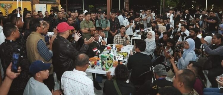 Calon wakil presiden nomor urut 3 Mahfud MD menggelar diskusi publik 'Tabrak Prof', Rabu malam (31/1/2024) di Banda Aceh