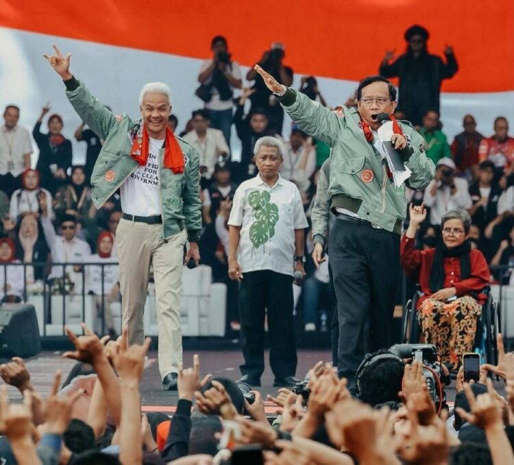 Pasangan calon presiden dan wakil presiden nomor urut 3 Ganjar Pranowo-Mahfud MD pada kampanye akbar penutup yang digelar di Semarang, Jawa Tengah, Sabtu (10/2)
