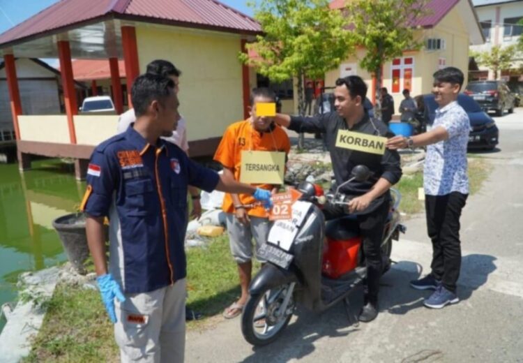 Polres Pidie menggelar rekonstruksi kasus pembunuhan pedagang ayam di Kecamatan Simpang Tiga