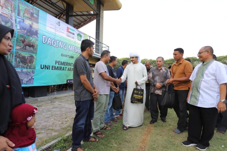 UIN Ar-Raniry Banda Aceh, Sabtu (9/3) membagikan 950 paket daging kepada para pegawai kampusnya untuk mendukung tradisi meugang menyambut bulan Ramadhan 1445 Hijriah