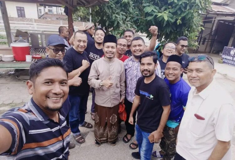 Ustaz Masrul Aidi Lc bersama para jurnalis Aceh
