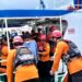 Akibat sakit saat berlayar, Hitoshi Imaoka (68) warga negara Jepang penumpang kapal Pesiar Pacific World berbendera Panama dievakuasi di Perairan Samudera Hindia, Provinsi Aceh, Sabtu (16/3).