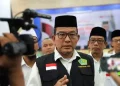 Kakanwil Kemenag Aceh Azhari memberikan keterangan pers
