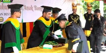 Madrasah Aliyah Ruhul Islam Anak Bangsa (RIAB) Aceh Besar menggelar haflah takhrij atau wisuda 271 santri angkatan ke-25 pada Sabtu (27/4/2024) di dayah tersebut, Desa Gue Gajah, Darul Imarah, Aceh Besar