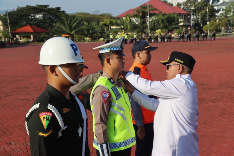 Polda Aceh melaksanakan apel ggelar pasukan Operasi Ketupat Seulawah 2024 yang dipimpin Pj Gubernur Aceh Bustami Hamzah di lapangan Mapolda Aceh, Rabu (3/4/2024)