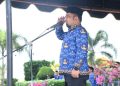 Pj Bupati Aceh Besar Muhammad Iswanto memberikan arahan dalam upacara apel gabungan di halaman Kantor Bupati Aceh Besar, Jantho, Selasa (17/4/2024)