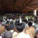 Ratusan keuchik se-Aceh yang tergabung dalam APDESI menggelar aksi unjuk rasa di halaman kantor Gubernur Aceh, Jum'at, 19 April 2024