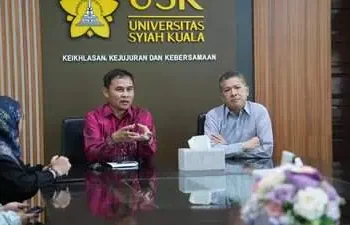 Rektor USK Prof Marwan saat menerima kunjungan GM PT PLN UID Aceh Mundhakir beserta jajarannya, Kamis (18/4/2024)