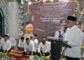 Pj Gubernur Aceh Bustami Hamzah bersama Ketua DPRA Zulfadli, Pj Bupati Aceh Singkil Azmi menghadiri peringatan Haul ke-339 Syekh Abdurrauf As Singkili di Masjid Agung Nurul Makmur Aceh Singkil, Jum'at malam (26/4/2024)